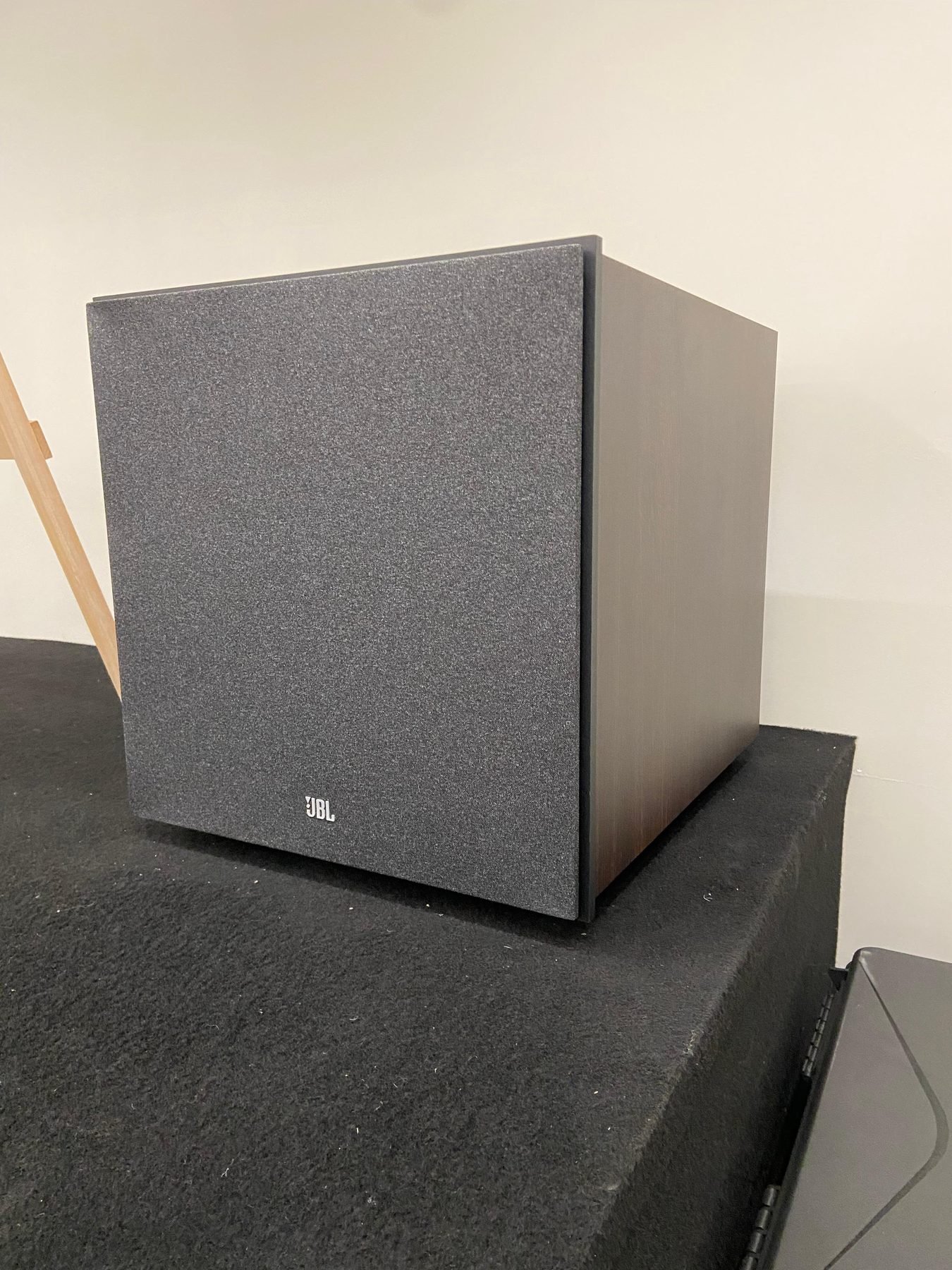 Caixa de som JBL do auditório
