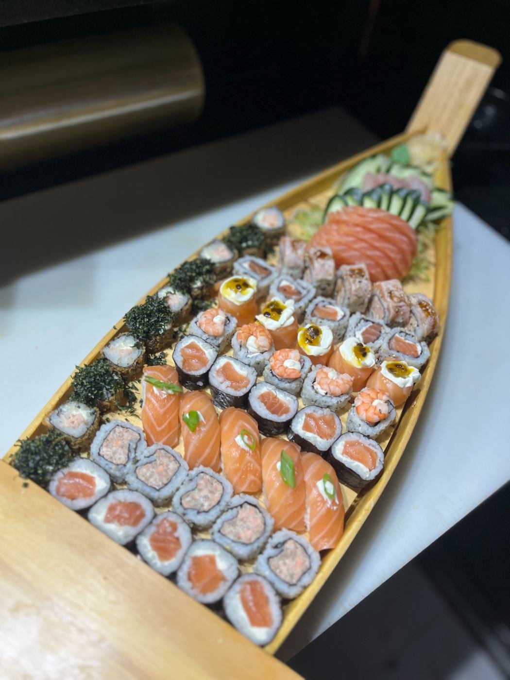 Barca de sushi do Haru Joy
