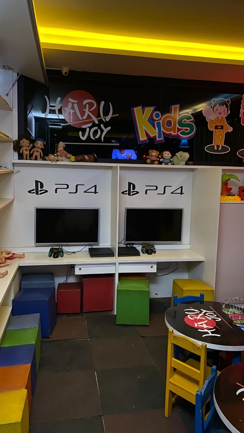 Espaço kids com videogames no Haru Joy Premium