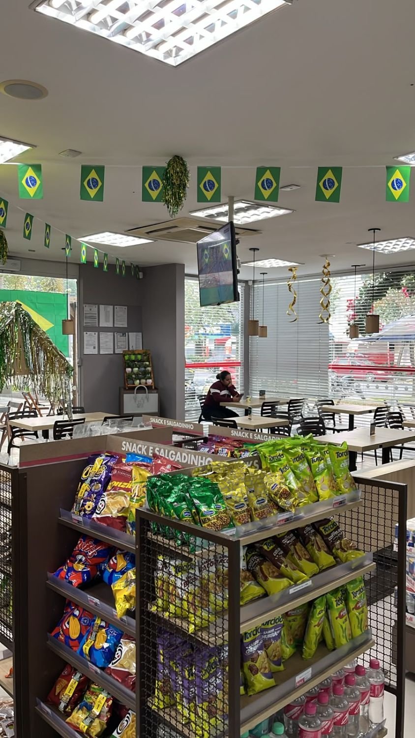 Interior da conveniência San Marino
