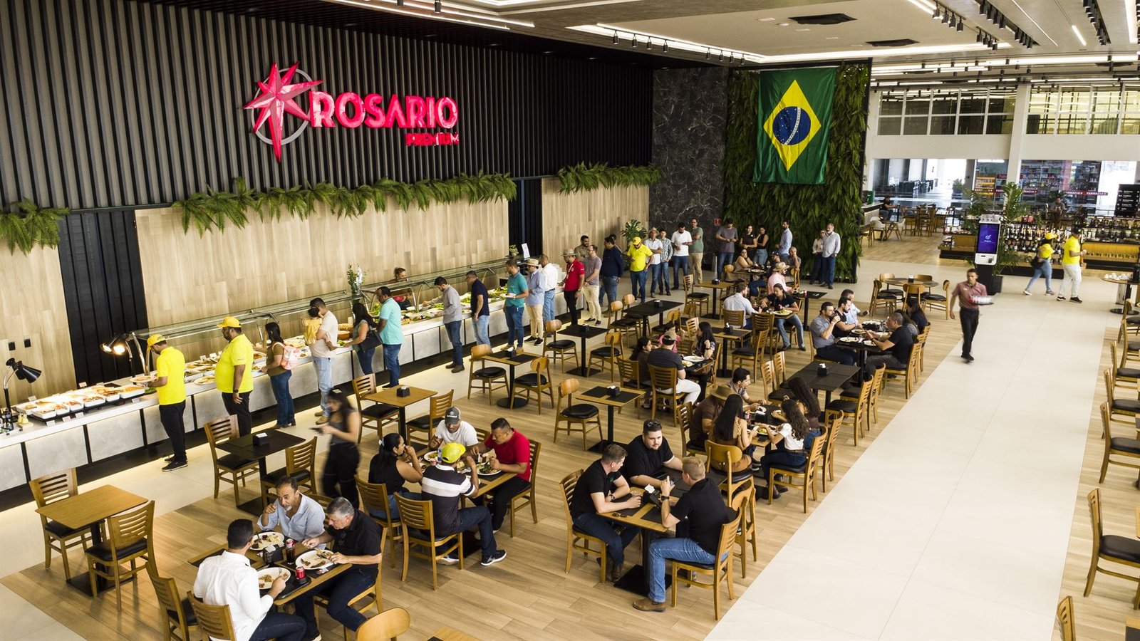 Praça de alimentação do Posto Premium