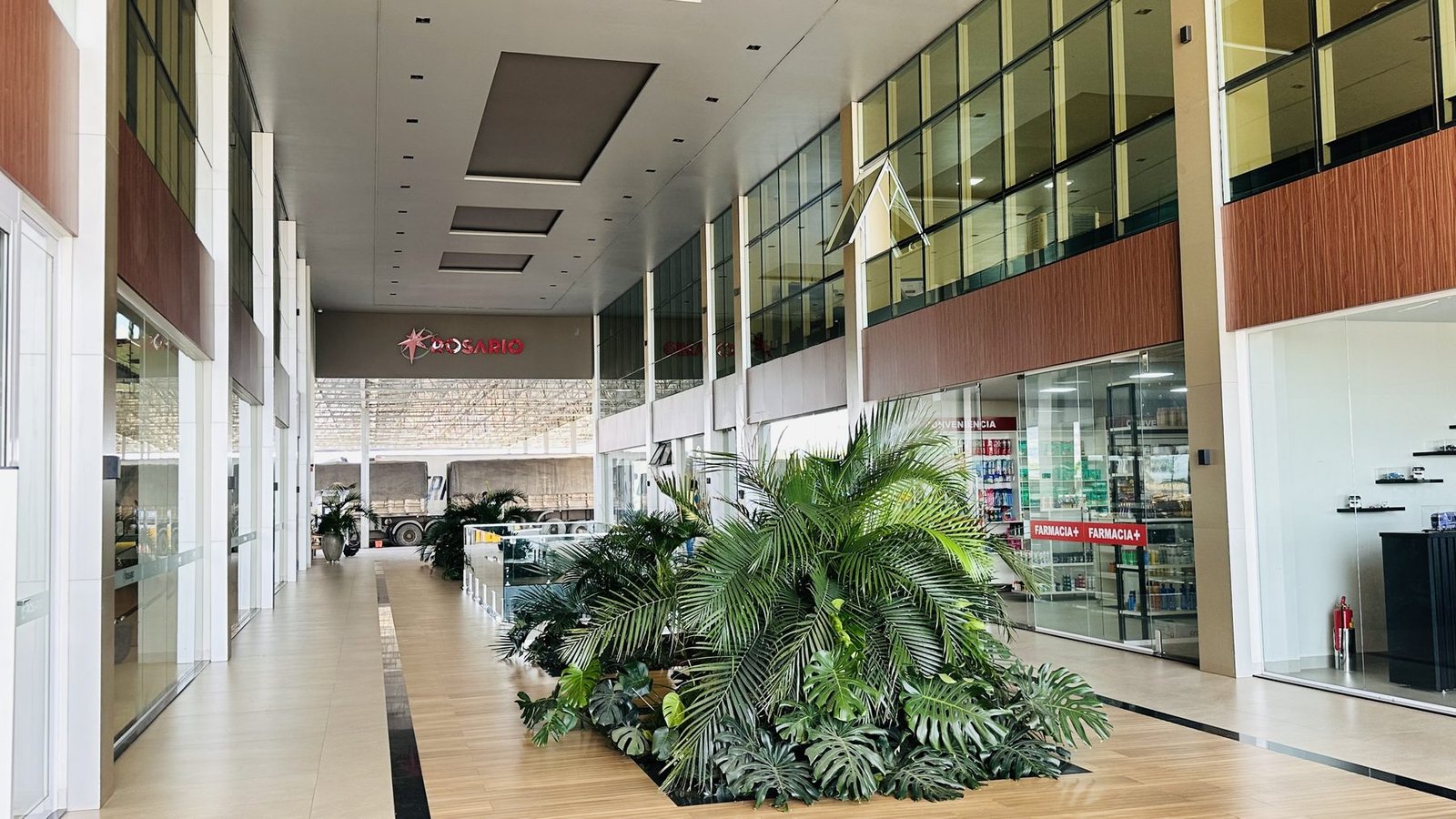 Interior da loja de conveniência do Posto Premium